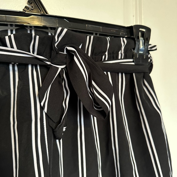 striped shorts - Picture 2 of 3